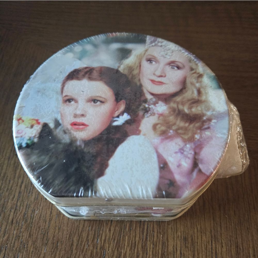 Wizard of Oz Collector Tin Carrying case Never opened